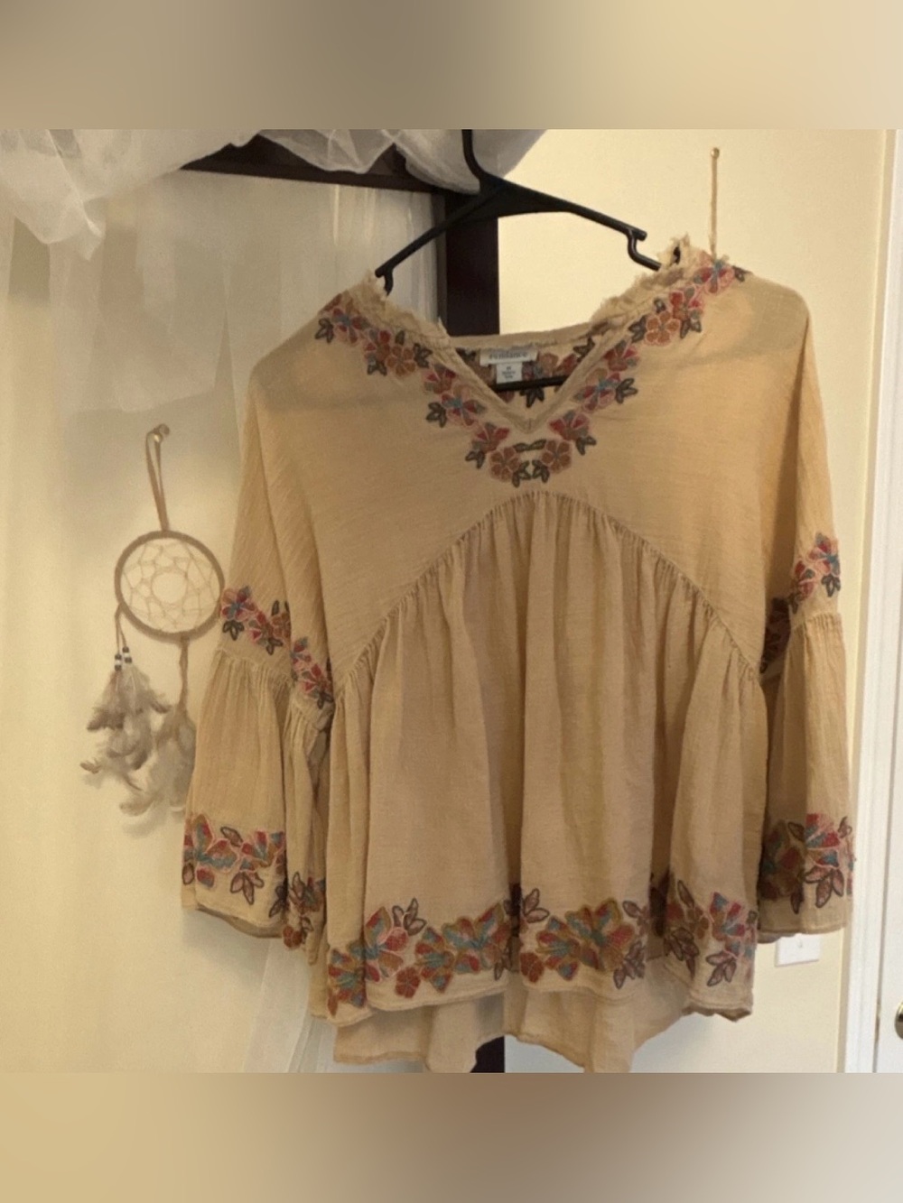 Vintage Sundance Beige Colored Blouse w/ Floral Embroidery Size M Made In India